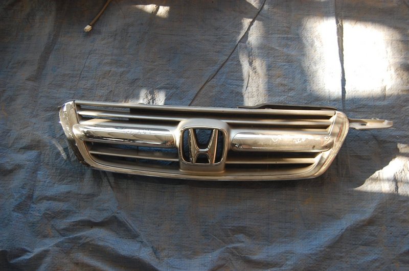 Решетка радиатора HONDA CRV 02-06 71121-S9A-003 Б/У