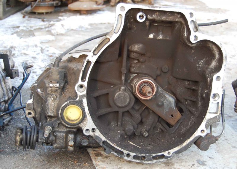 МКПП MAZDA 323 BG 89-94 F520-17-111B Б/У