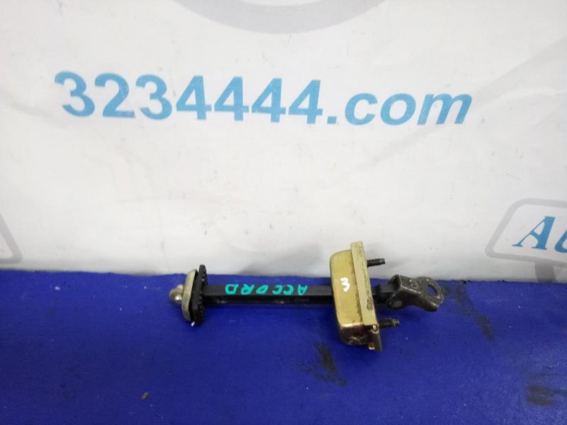 Запчасть ограничитель двери передний правый HONDA ACCORD USA 03-07 Б/У Ограничитель двери передний правый HONDA ACCORD USA 03-07 Б/У