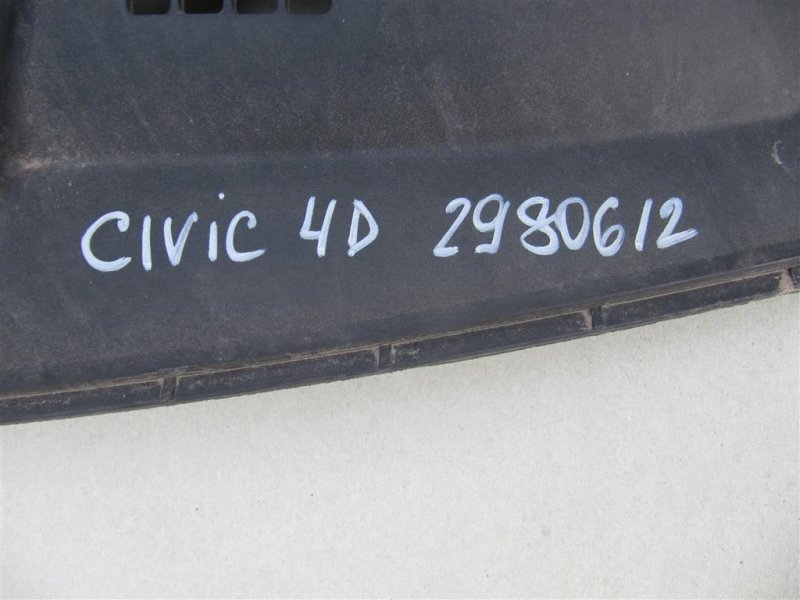 Накладка замка капота CIVIC 4D 06-11 FD