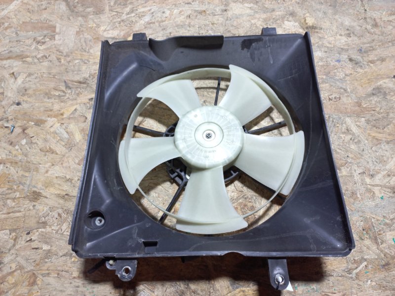 Диффузор вентилятора основного радиатора левый ILX 12-16 2014 UDE 2.0 R20A3