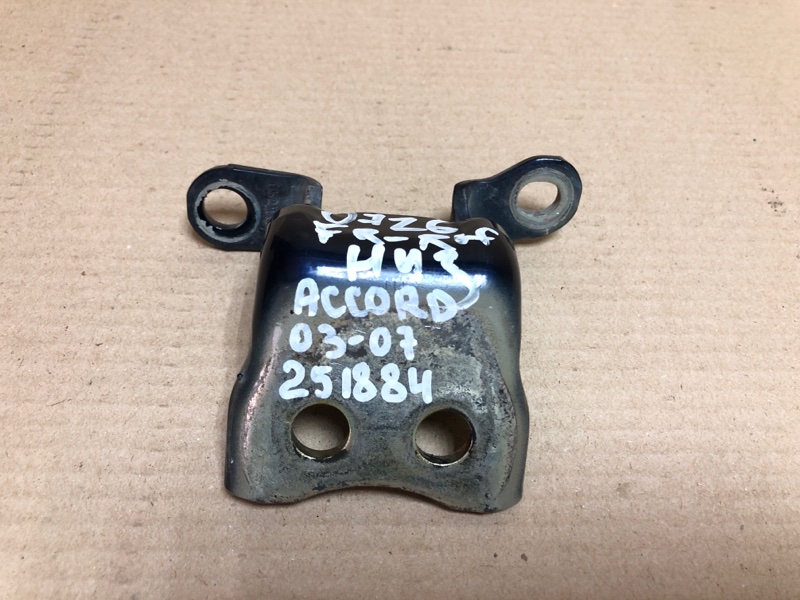 Петля двери нижняя передняя правая HONDA ACCORD USA 03-07 2007 UC1 J30A 67420-SDA-A01ZZ Б/У