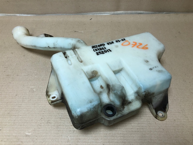 Бачок омывателя HONDA ACCORD USA 03-07 UC1 J30A