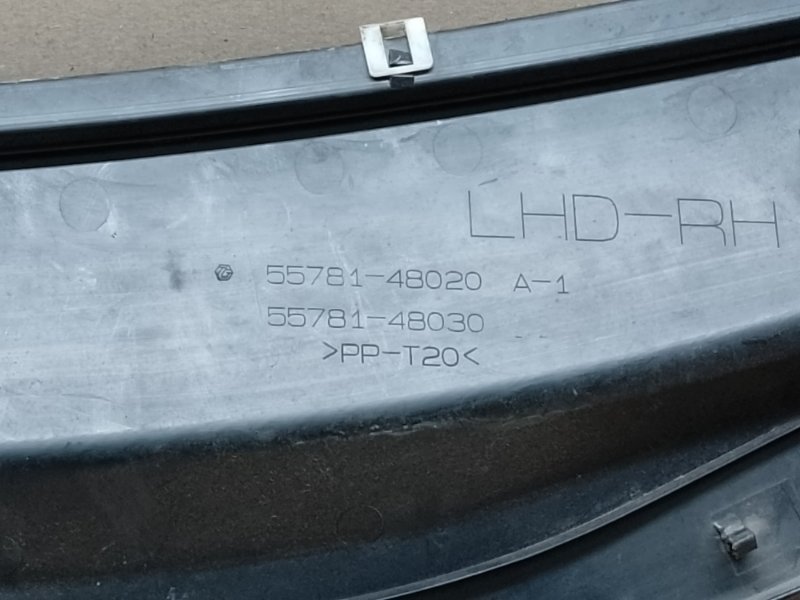 Пластик под лобовое стекло / Жабо правый LEXUS RX300 98-03 3.0 1MZFE