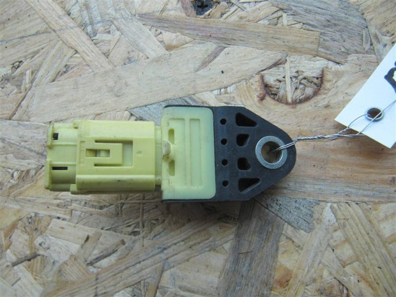 Датчик удара TOYOTA CAMRY 40 06-11 Датчик удара TOYOTA CAMRY 40 06-11