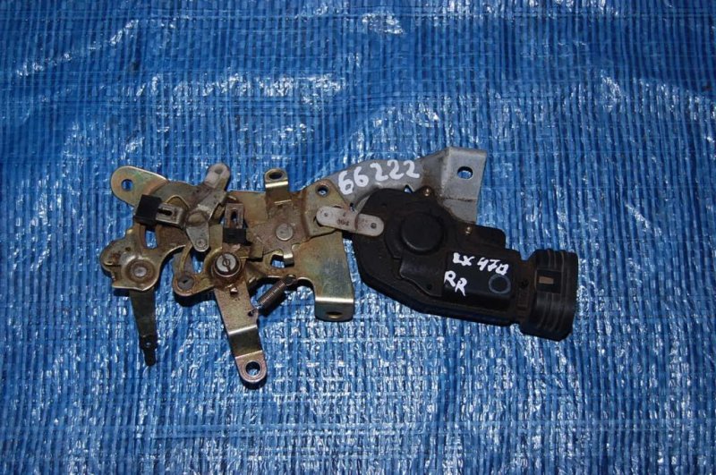 Замок двери багажника задний LEXUS LX470 98-07 6979060070 Б/У