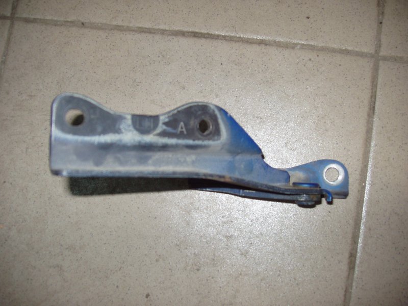 Петля капота левая IMPREZA 00-07 GD/GG