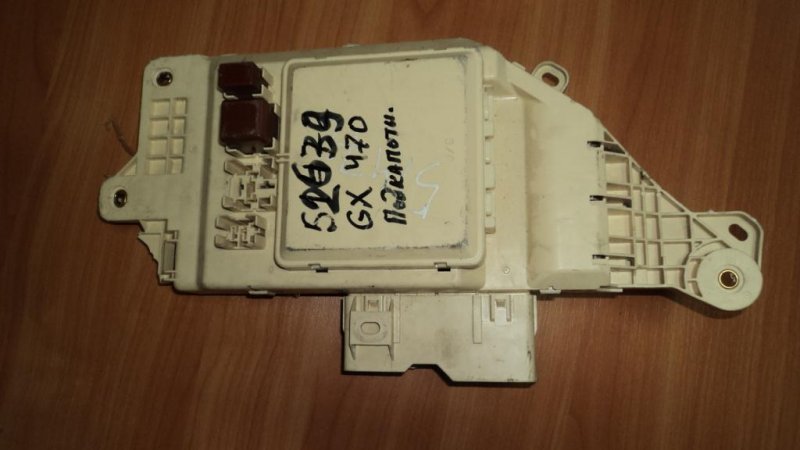 Блок предохранителей салон правый LX470 98-07 Блок предохранителей салон правый LX470 98-07