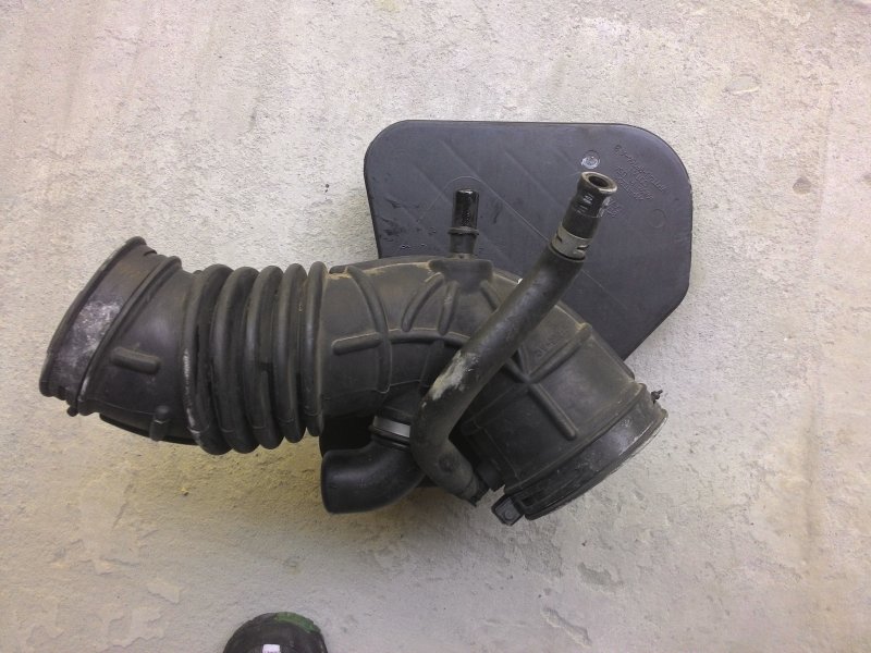 Запчасть патрубок воздушного фильтра MAZDA CX-9 06-16 CY01-13-220B Б/У Патрубок воздушного фильтра MAZDA CX-9 06-16 CY01-13-220B Б/У