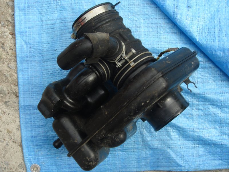 Патрубок воздушного фильтра NISSAN MURANO Z50 02-07 16576-CA000 Б/У