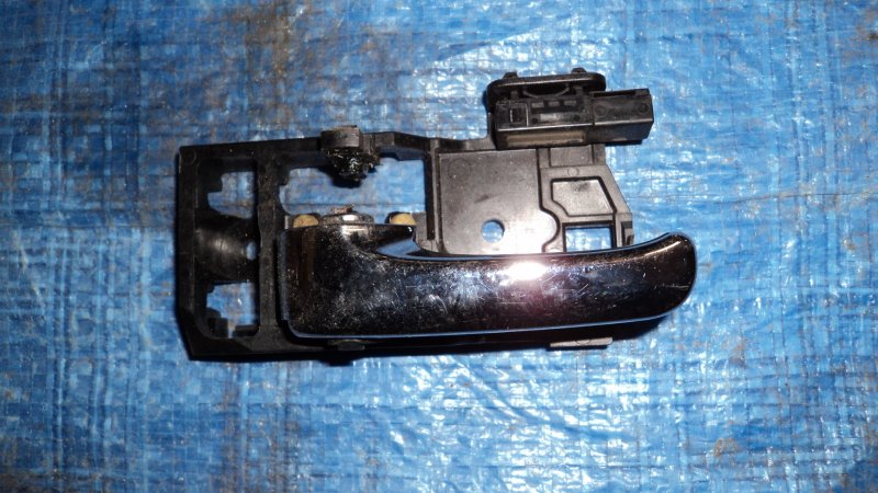 Запчасть ручка двери внутренняя задняя левая LEXUS LX470 98-07 Б/У Ручка двери внутренняя задняя левая LEXUS LX470 98-07 Б/У