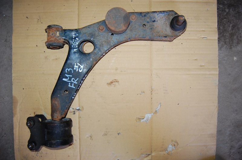 Рычаг передней подвески нижний передний правый MAZDA 3 BK 03-08 Б/У