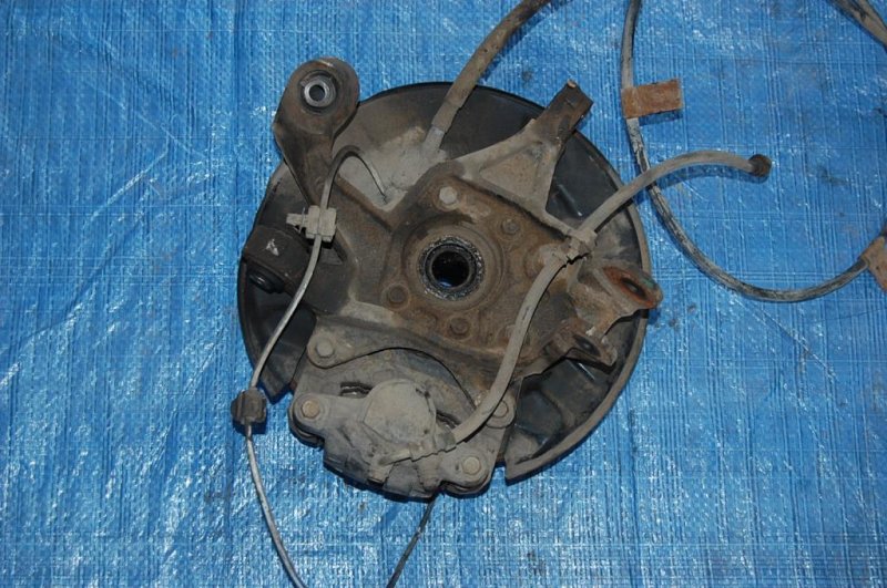 Цапфа задняя правая TRIBECA B9 05-07