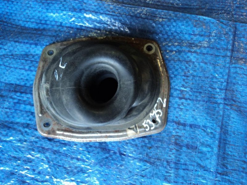 Кожух ручки КПП TOYOTA LAND CRUISER PRADO 120 02-09 Б/У