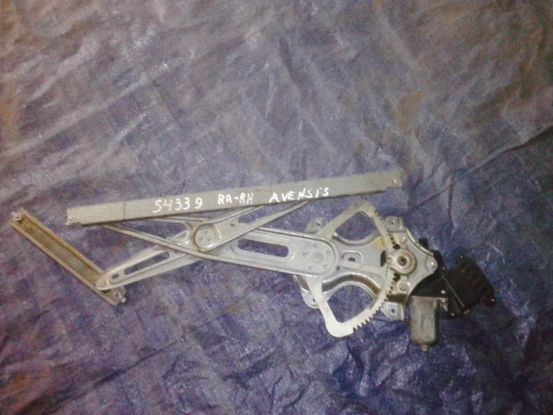 Запчасть стеклоподъемник задний правый TOYOTA AVENSIS 03-08 Б/У Стеклоподъемник задний правый TOYOTA AVENSIS 03-08 Б/У