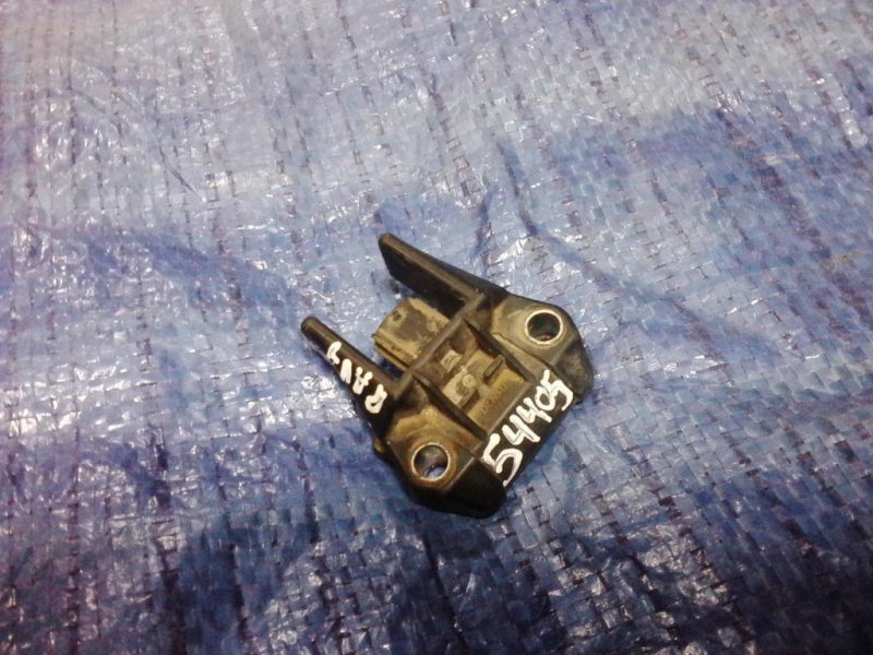 Запчасть датчик удара TOYOTA RAV4 00-05 Б/У Датчик удара TOYOTA RAV4 00-05 Б/У