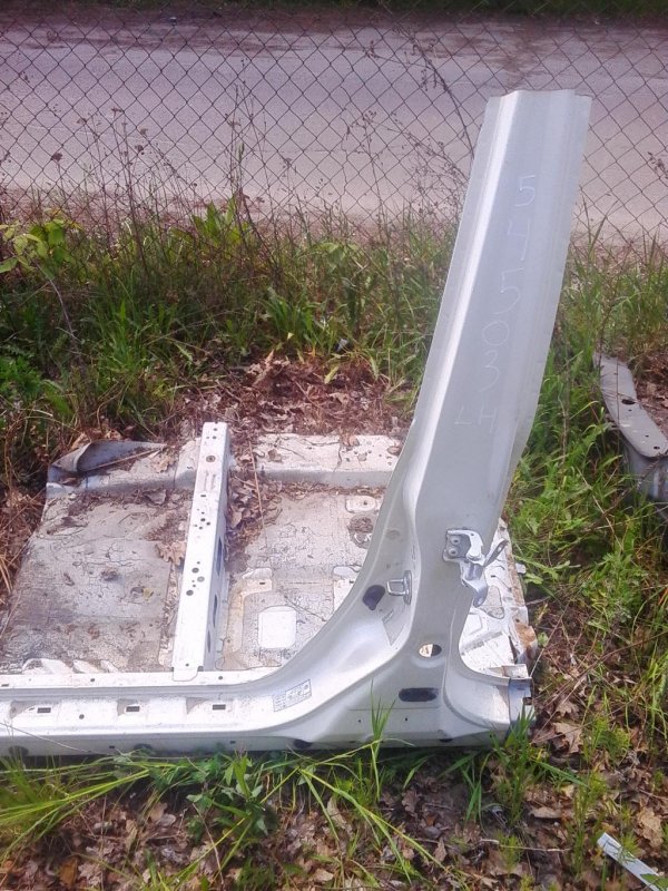 Стойка кузова средняя левая LEXUS RX350/450 09-15 61312-48050 Б/У