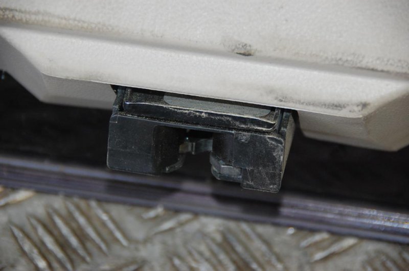 Замок крышки багажника CX-7 06-12