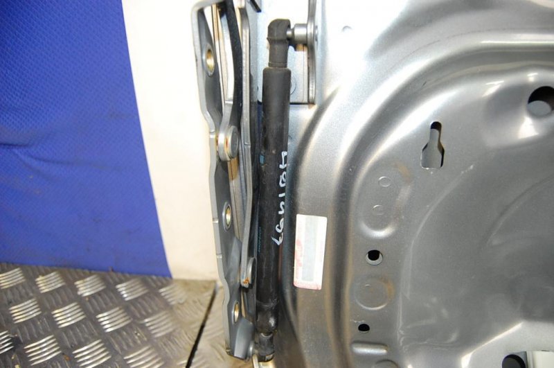 Запчасть амортизатор крышки багажника INFINITI M35/M45 04-10 Б/У Амортизатор крышки багажника INFINITI M35/M45 04-10 Б/У