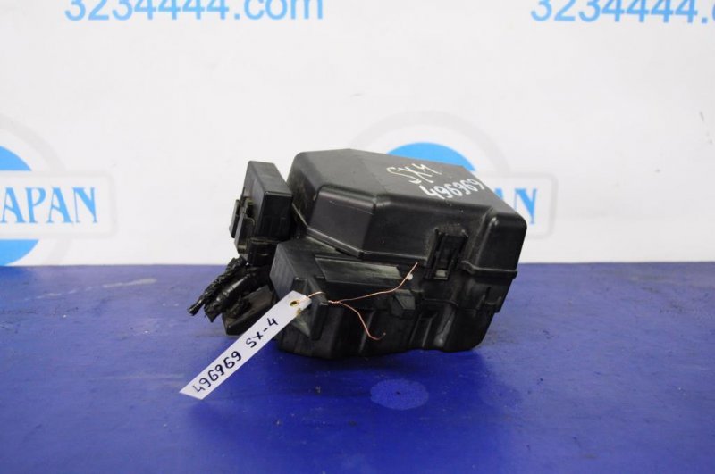 Блок предохранителей моторный отсек SUZUKI SX4 06-13 36717-80J00 Б/У