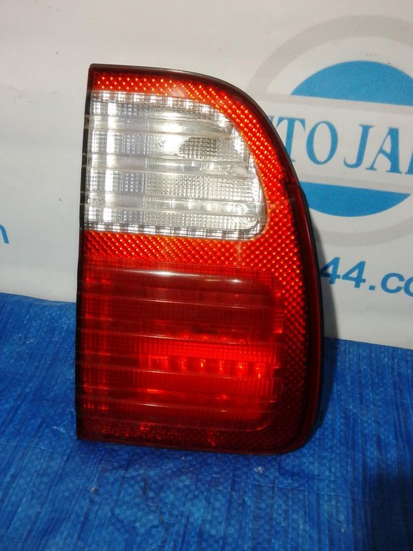 Фонарь внутренний задний левый LEXUS LX470 98-07 Б/У