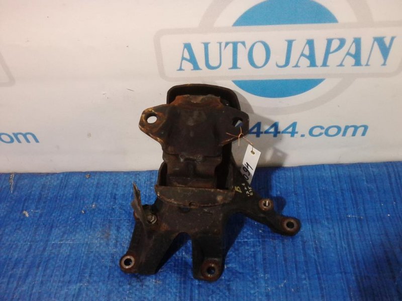 Кронштейн опоры двигателя левый TOYOTA SEQUOIA 01-07