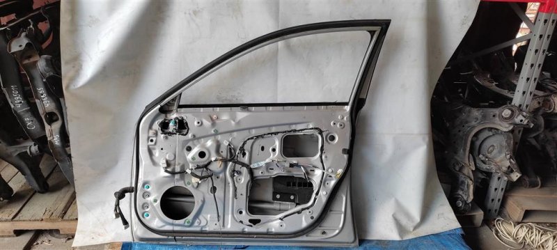 Дверь передняя правая IS250/350 05-13