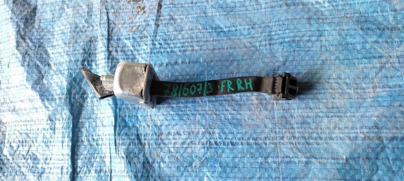 Ограничитель двери передний правый LEXUS IS250/350 05-13 68610-53030 Б/У