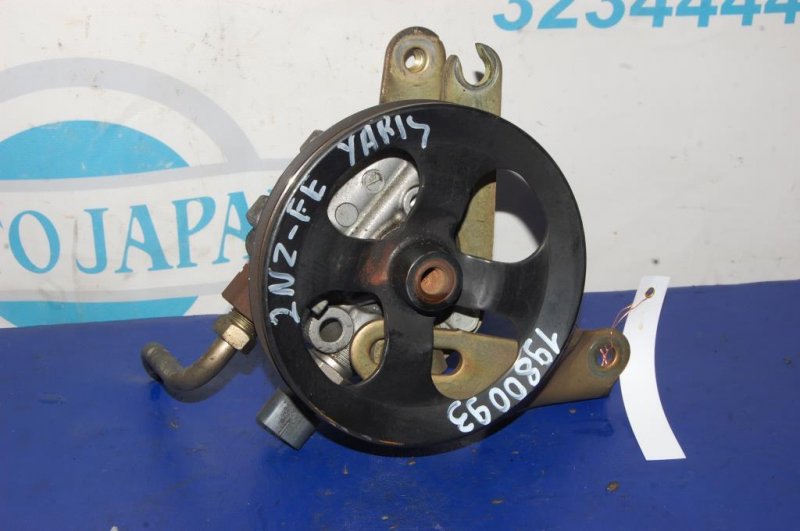 Насос ГУР YARIS 00-05