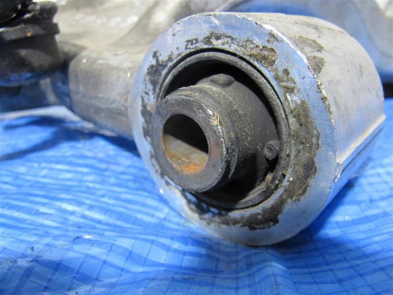 Рычаг передней подвески нижний передний правый M35/M45 04-10