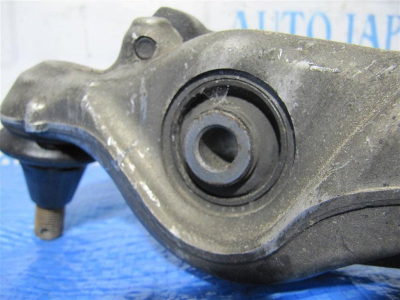 Рычаг передней подвески нижний передний правый M35/M45 04-10