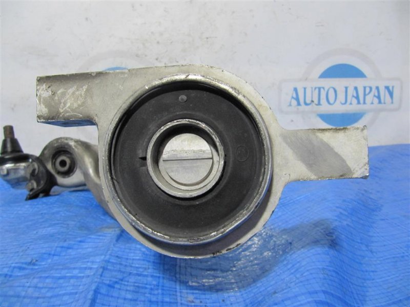 Рычаг передней подвески нижний передний правый M35/M45 04-10