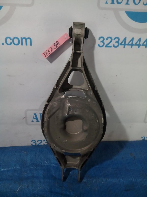 Рычаг задней подвески поперечный нижний задний левый INFINITI M35/M45 04-10 551B0-EG000 Б/У