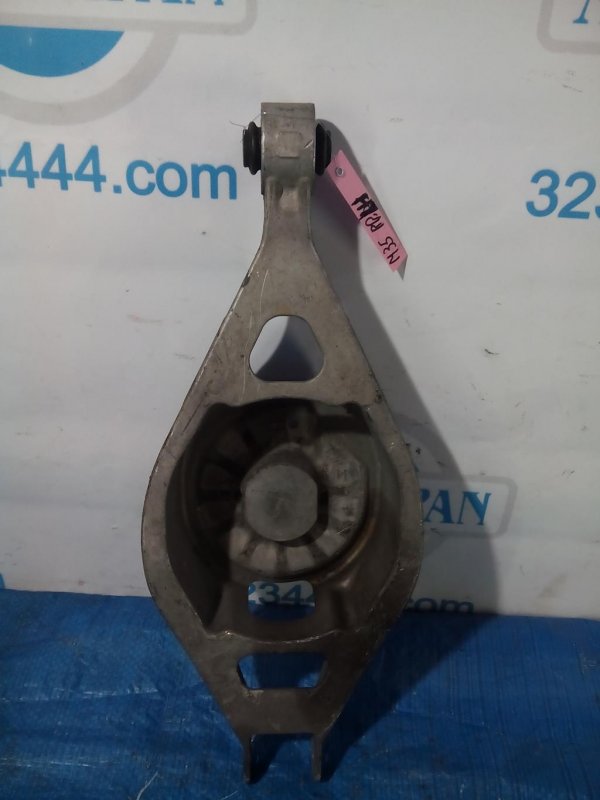 Рычаг задней подвески поперечный нижний задний левый M35/M45 04-10