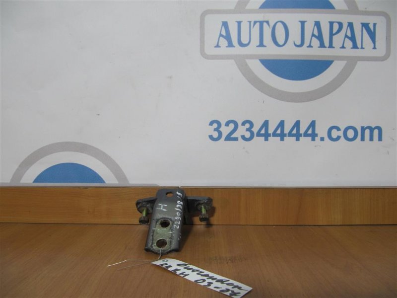 Запчасть петля двери нижняя задняя правая MITSUBISHI OUTLANDER 03-07 MR302270 Б/У Петля двери нижняя задняя правая MITSUBISHI OUTLANDER 03-07 MR302270 Б/У
