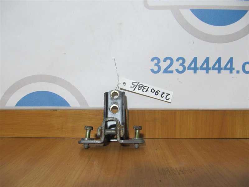 Петля двери нижняя задняя правая OUTLANDER 03-07 Петля двери нижняя задняя правая OUTLANDER 03-07