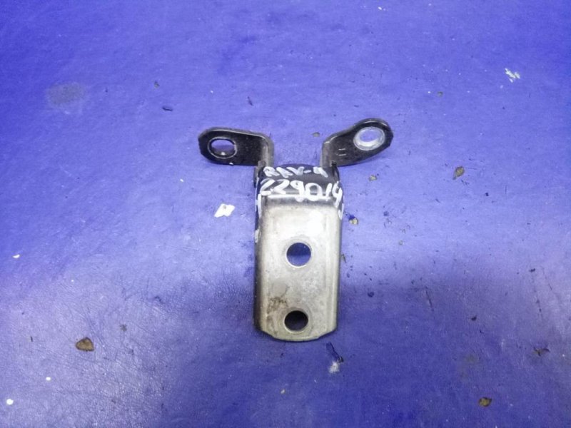 Запчасть петля двери нижняя задняя правая TOYOTA RAV4 05-12 68770-52030 Б/У Петля двери нижняя задняя правая TOYOTA RAV4 05-12 68770-52030 Б/У