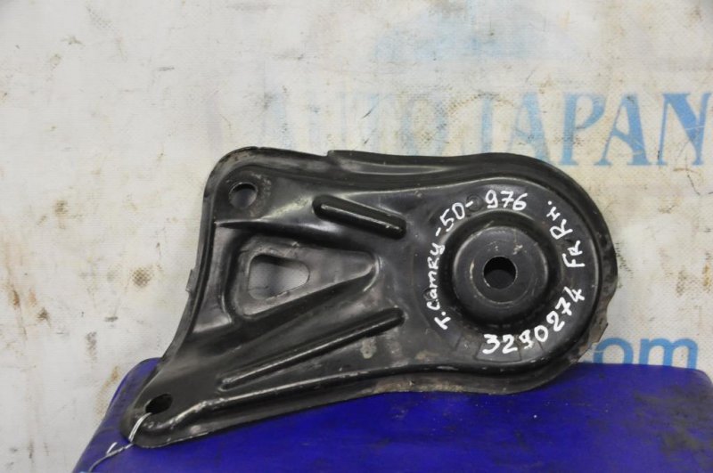 Крепление балки подвески заднее правое TOYOTA CAMRY 50 12-15 2013 ASV50 2.5 2ARFE 51023-07010 Б/У