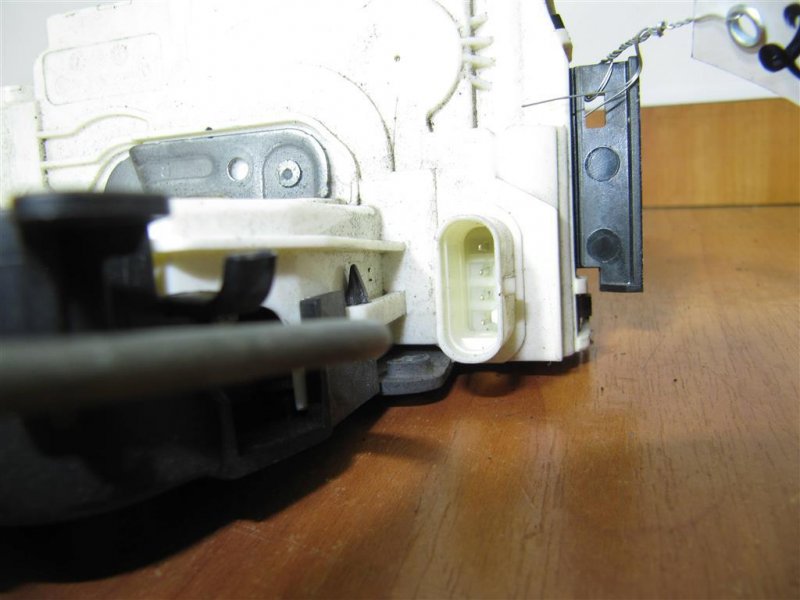 Замок двери задний правый INFINITI QX30 16-20