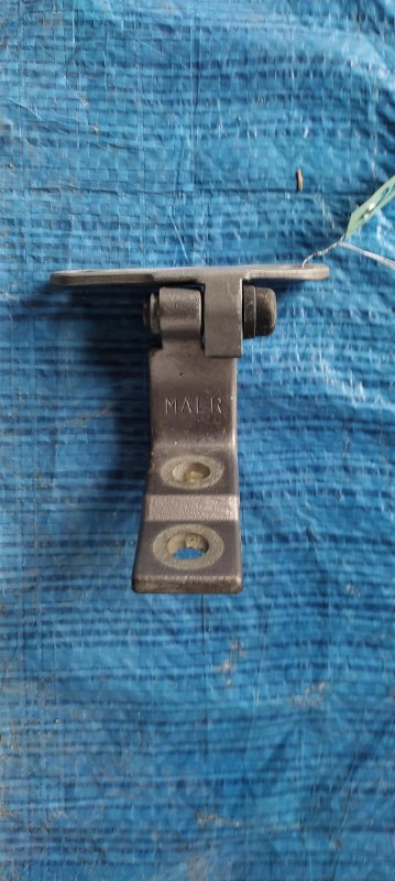 Петля двери верхняя задняя правая INFINITI M25/M37/M56/Q70/M35H 10-16 2013 Седан 3.7 VQ37VHR 82400-1MA0A Б/У