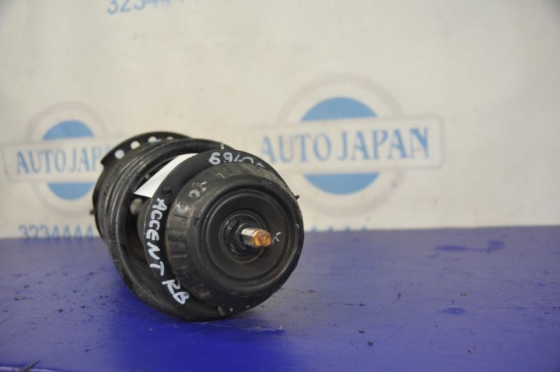 Амортизатор передний левый HYUNDAI ACCENT RB 10- Седан 1.6