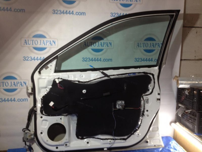 Дверь передняя правая LEGACY 09-15 BM