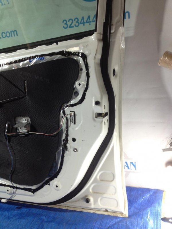 Дверь передняя правая LEGACY 09-15 BM