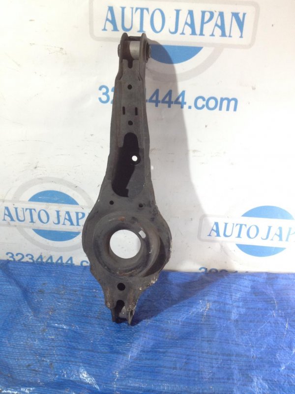 Рычаг задней подвески поперечный нижний задний правый 3 BK 03-08 Рычаг задней подвески поперечный нижний задний правый 3 BK 03-08