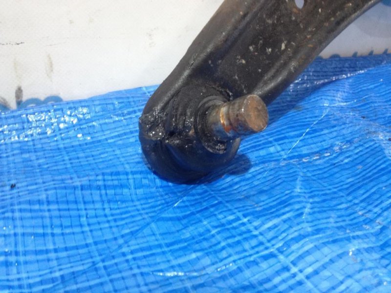 Рычаг передней подвески нижний передний левый OUTLANDER XL 05-13