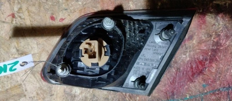 Фонарь внутренний задний левый LEGACY 09-15 BM