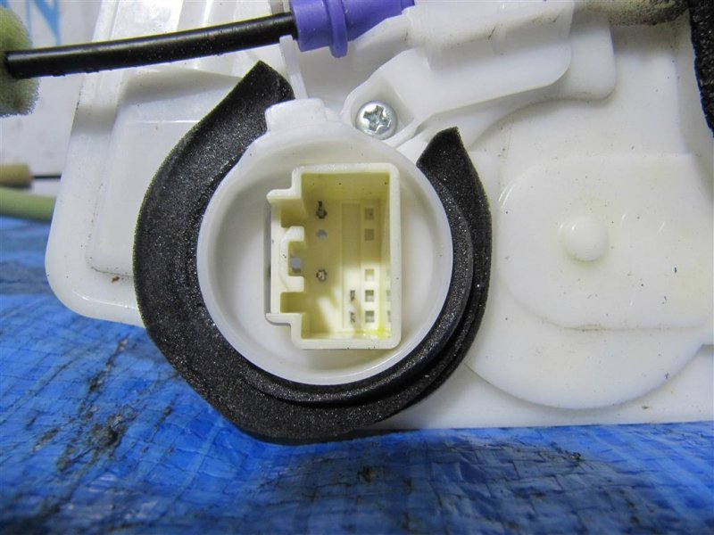 Замок двери задний левый MAZDA 3 BM 13-19 Седан 2.0L 4