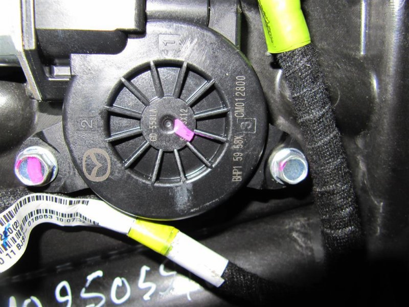 Стеклоподъемник задний левый MAZDA 3 BM 13-19 Седан 2.0L 4