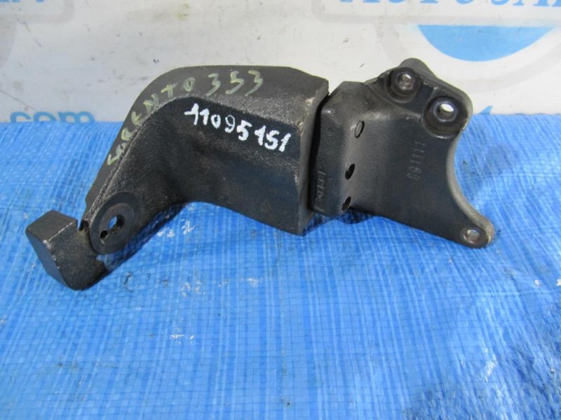 Кронштейн двигателя правый KIA SORENTO XM 09-14 2011 Внедорожник 2.4 21825-2P000 Б/У