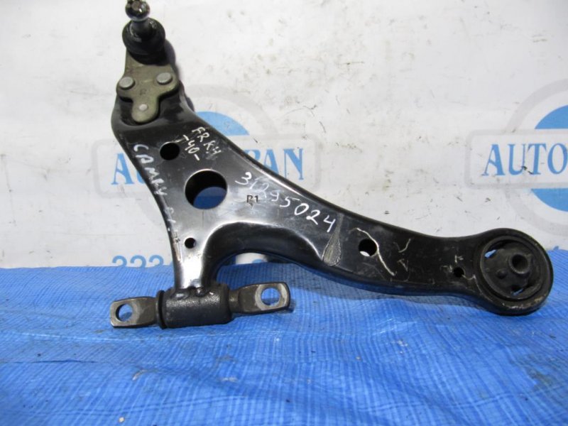 Рычаг передней подвески нижний передний правый TOYOTA CAMRY 40 06-11 48068-33060 Б/У